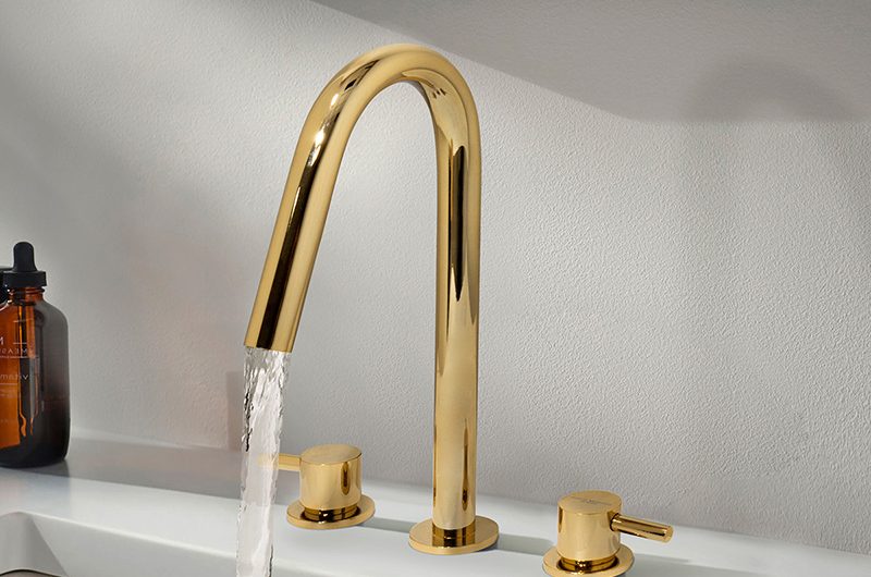 curved interiors three hole gold tap