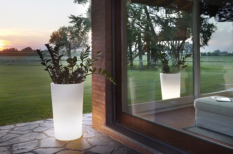 illuminated plant pot 